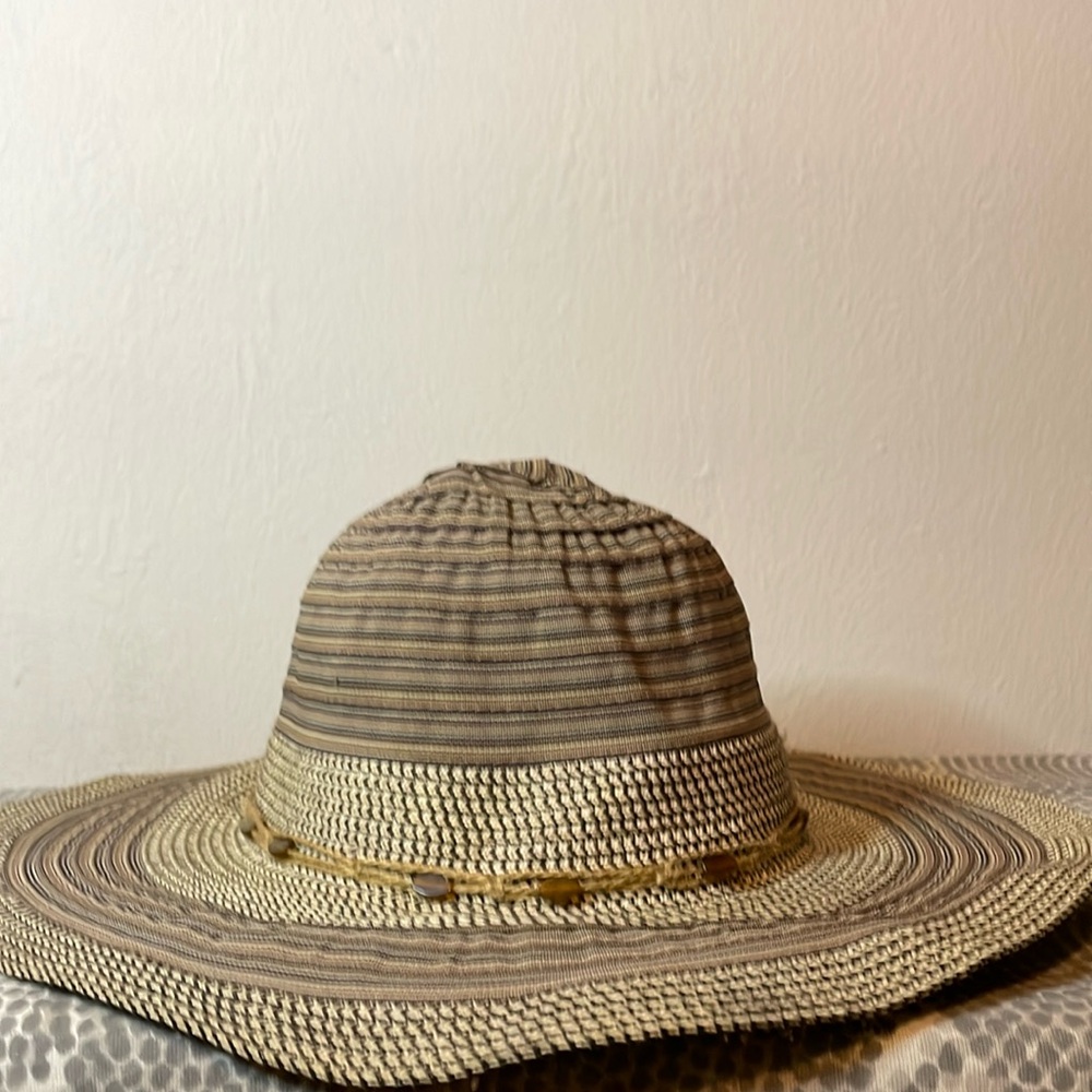 Large brim beach hat.